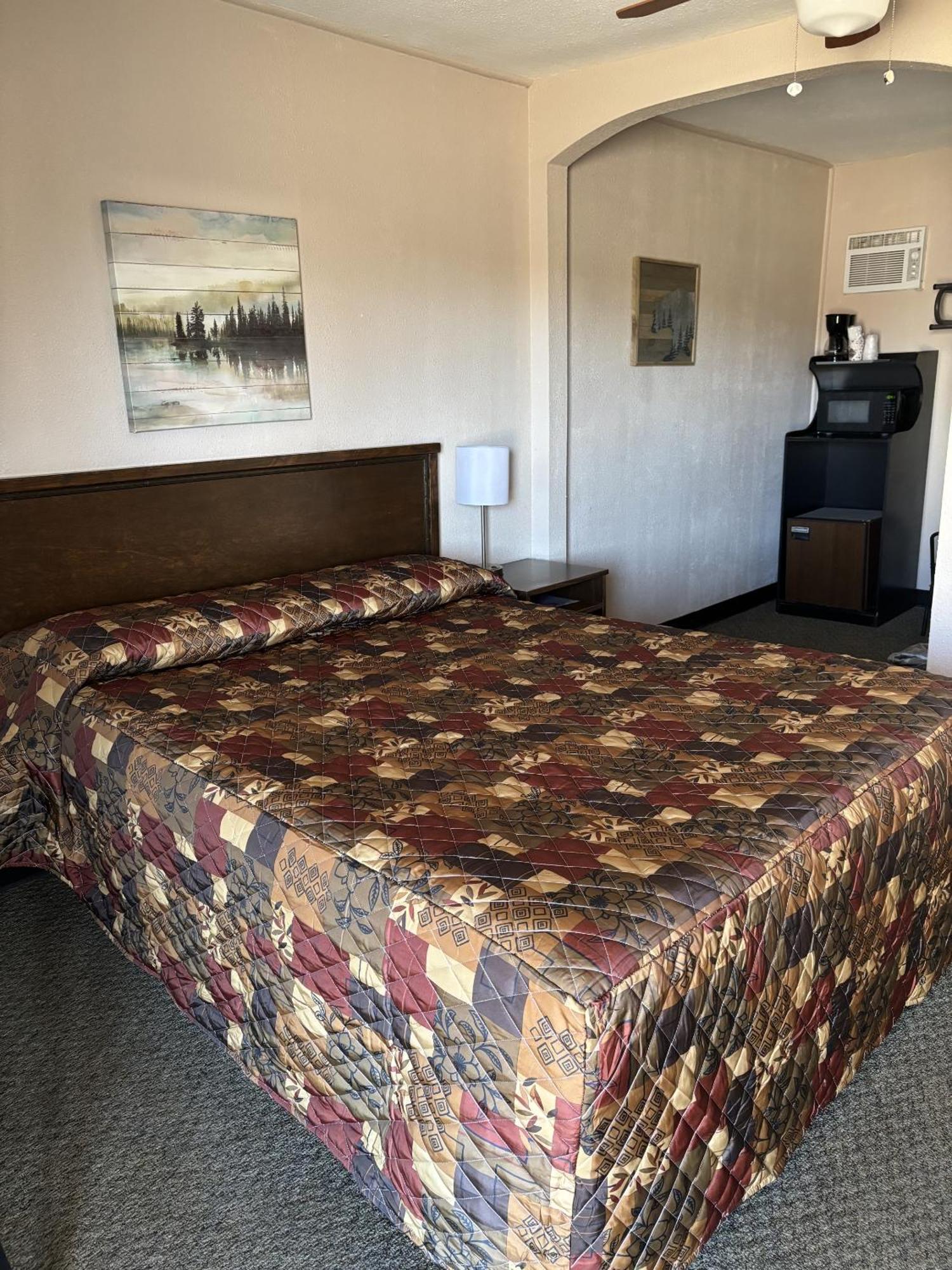 Frontier Motel 3*